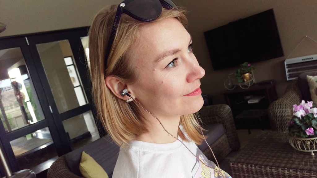 Gold Khromo earphones