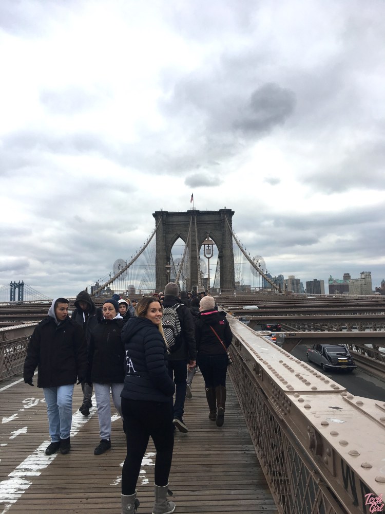 travelling in new york on the brooklyn bridge