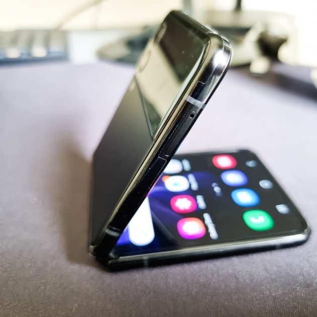 Samsung Z Galaxy Flip 3 best features