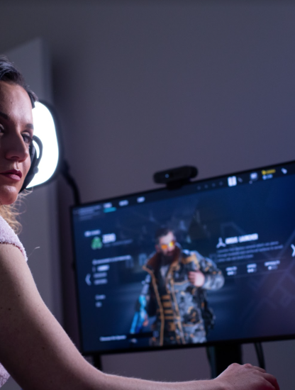 tech girl streamer