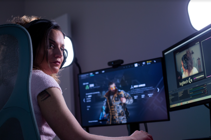 tech girl streamer
